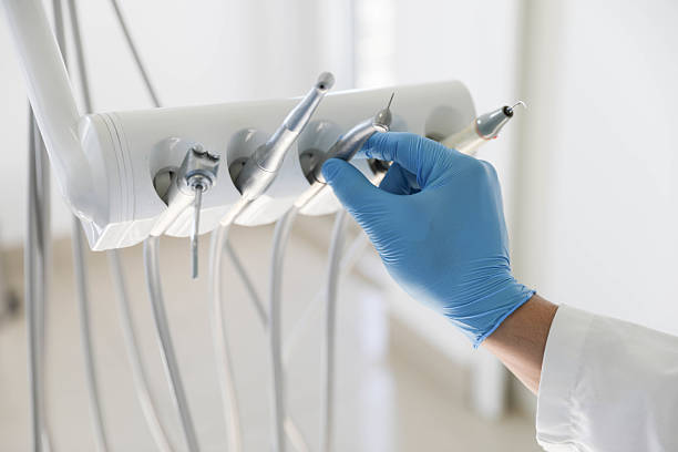 Professional Tooth Extraction technician working in River Rouge, MI